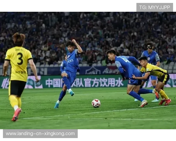 上海申花的边路渗透一次次拉扯对方防线